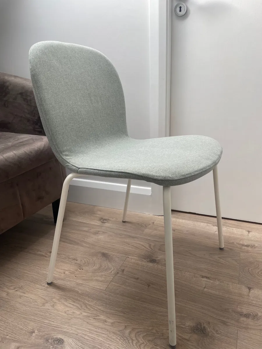 Chairs x 6 - Image 1