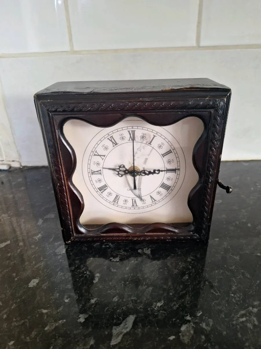 Vintage Quartz box clock - Image 1