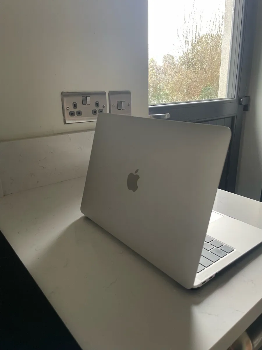 MacBook Air - Image 3