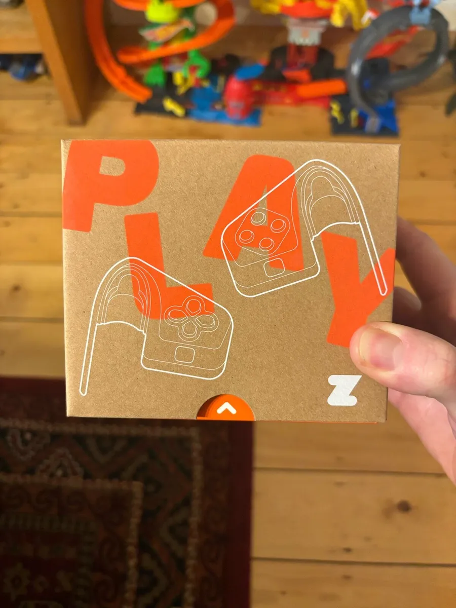 Zwift Play controllers and Zwift cog (never used) - Image 1