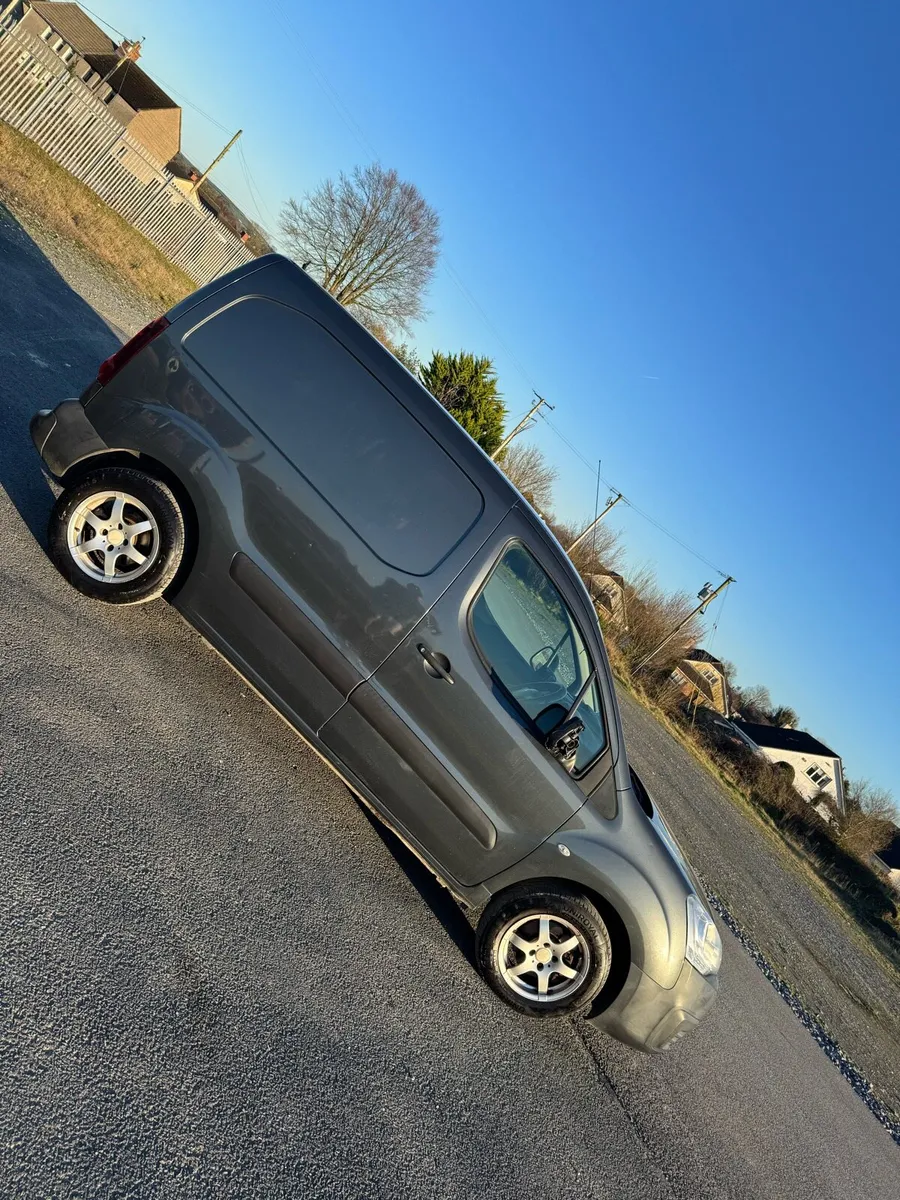 Peugeot Partner **NEW DOE**LOW KMS - Image 3