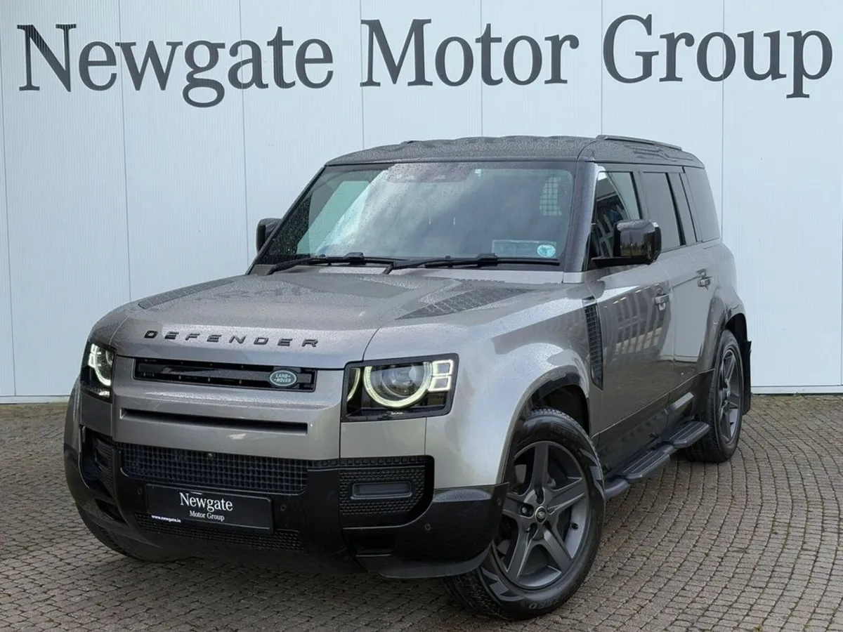 Land Rover Defender 110 3.0D Hard TOP SE - Image 1