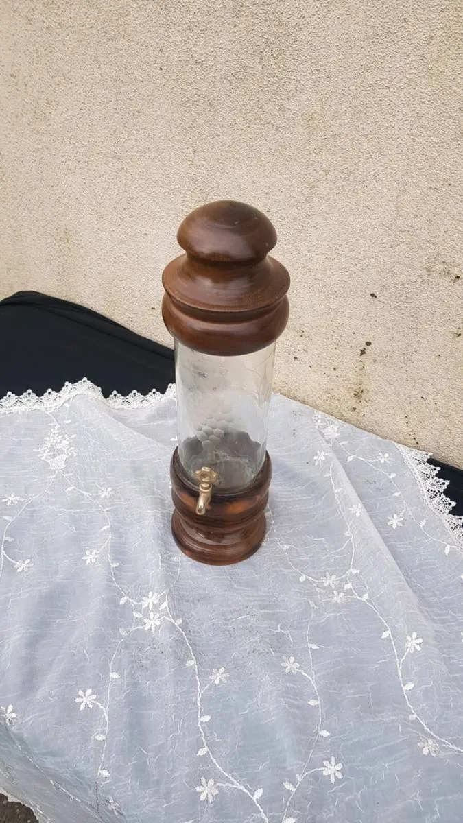 Glass fountain bottle - Image 1