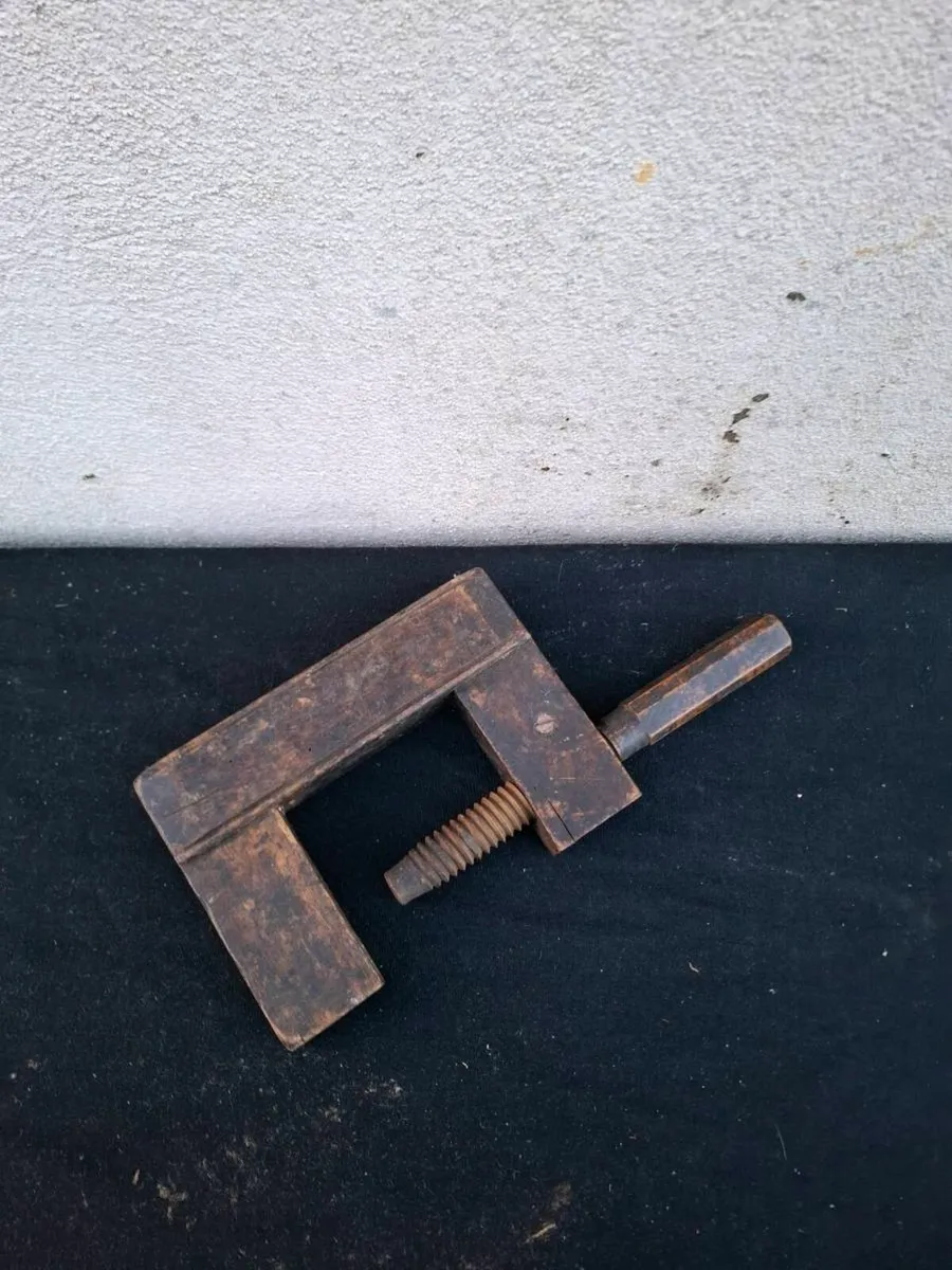 Old wood clamp - Image 2