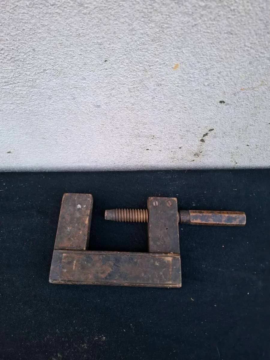 Old wood clamp - Image 3
