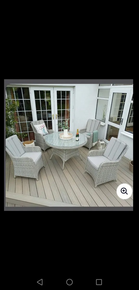 Stunning 4 Seater Rattan Garden Set C/W Lazy Susan - Image 1