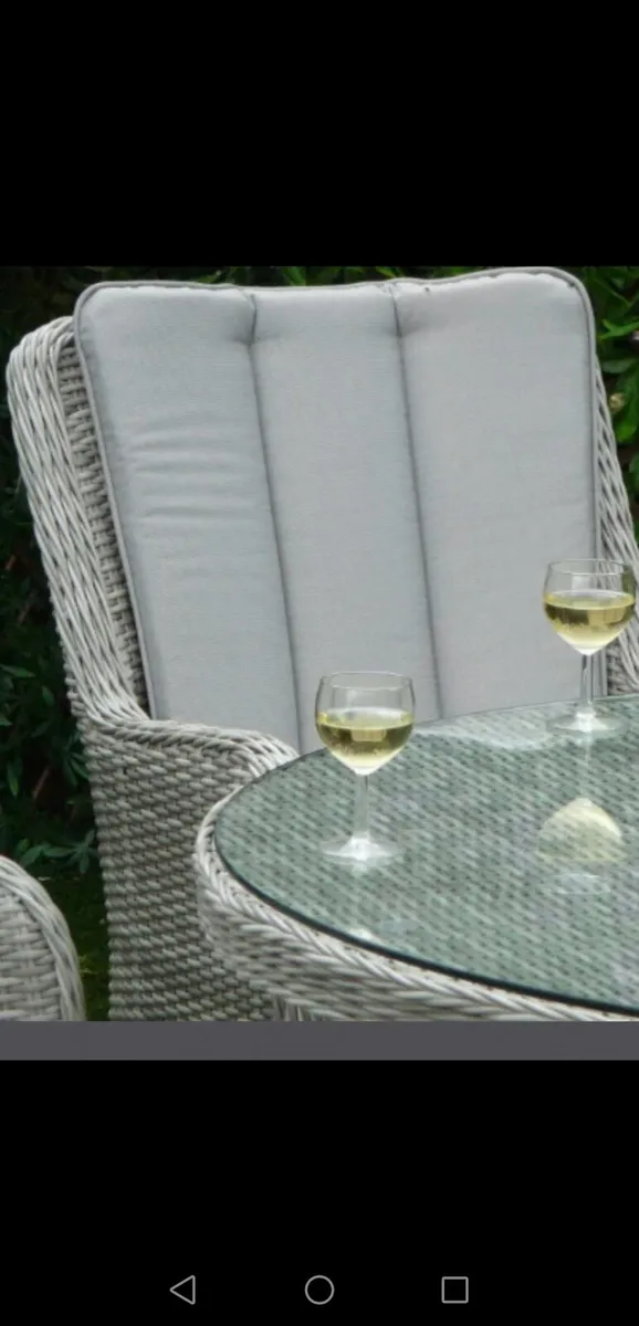 Stunning 4 Seater Rattan Garden Set C/W Lazy Susan - Image 2