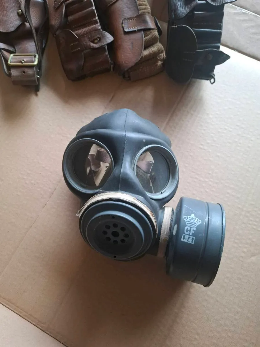 Ww2 gas mask - Image 2