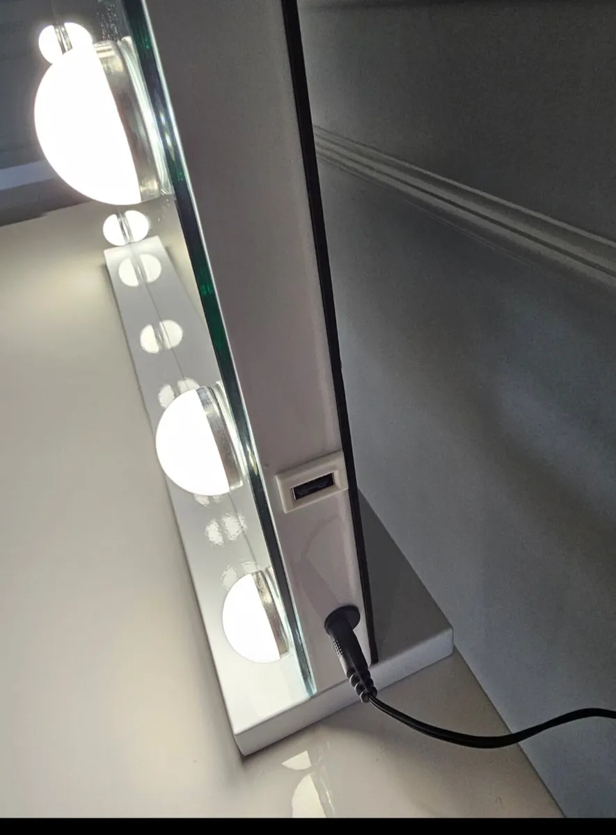 Hollywood mirror - Image 2