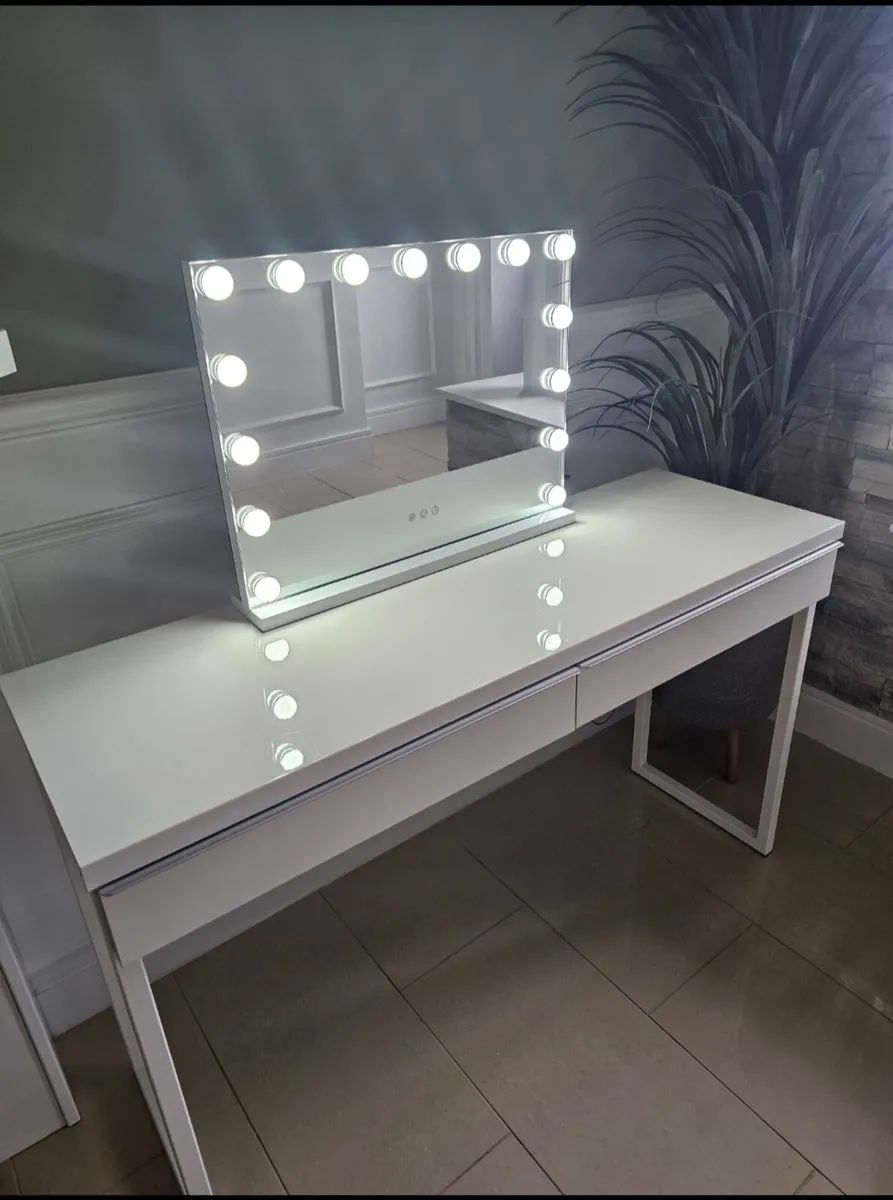 Hollywood mirror - Image 1