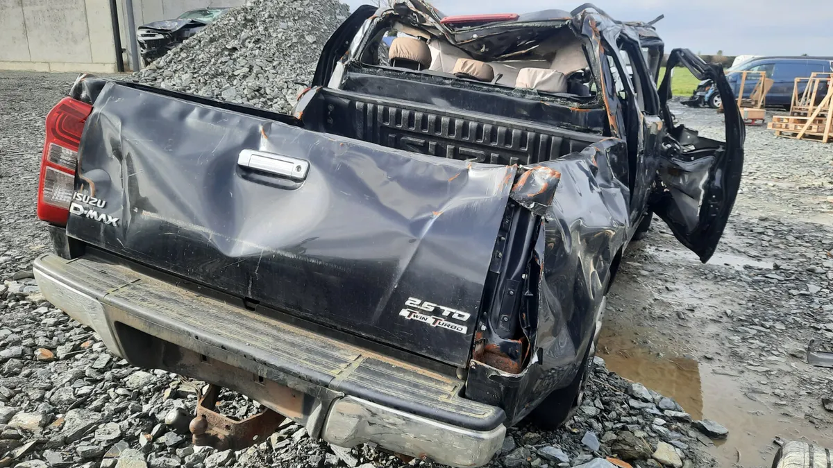 2017 Isuzu D MAX For Dismantling - Image 2