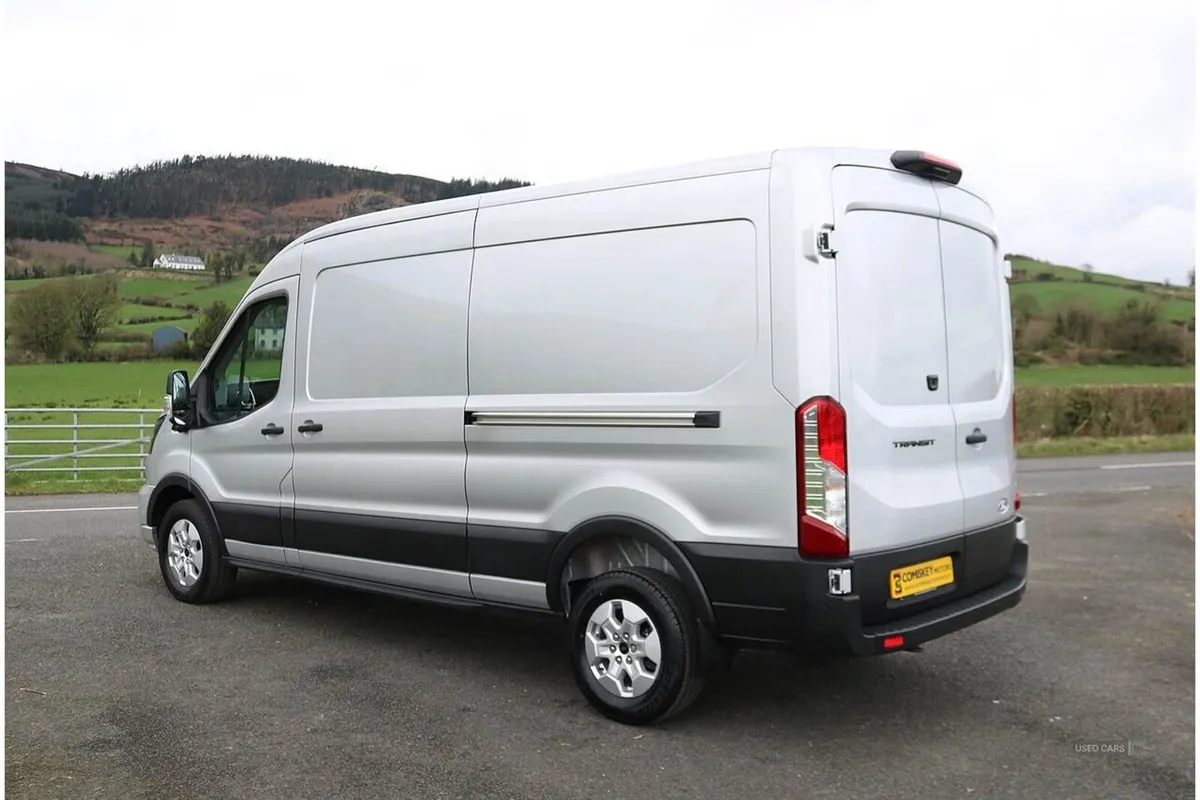 Ford Transit 350 EcoBlue Limited - Image 4