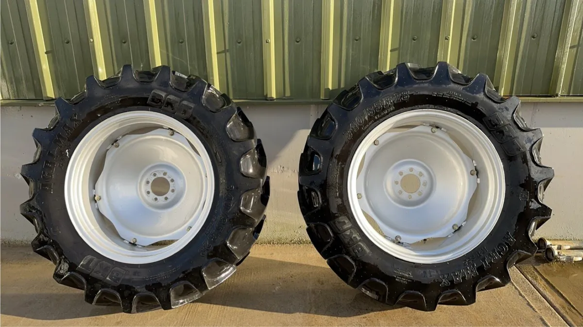 Massey 135 Wheels & Tyres BKT Agri Max - Image 3