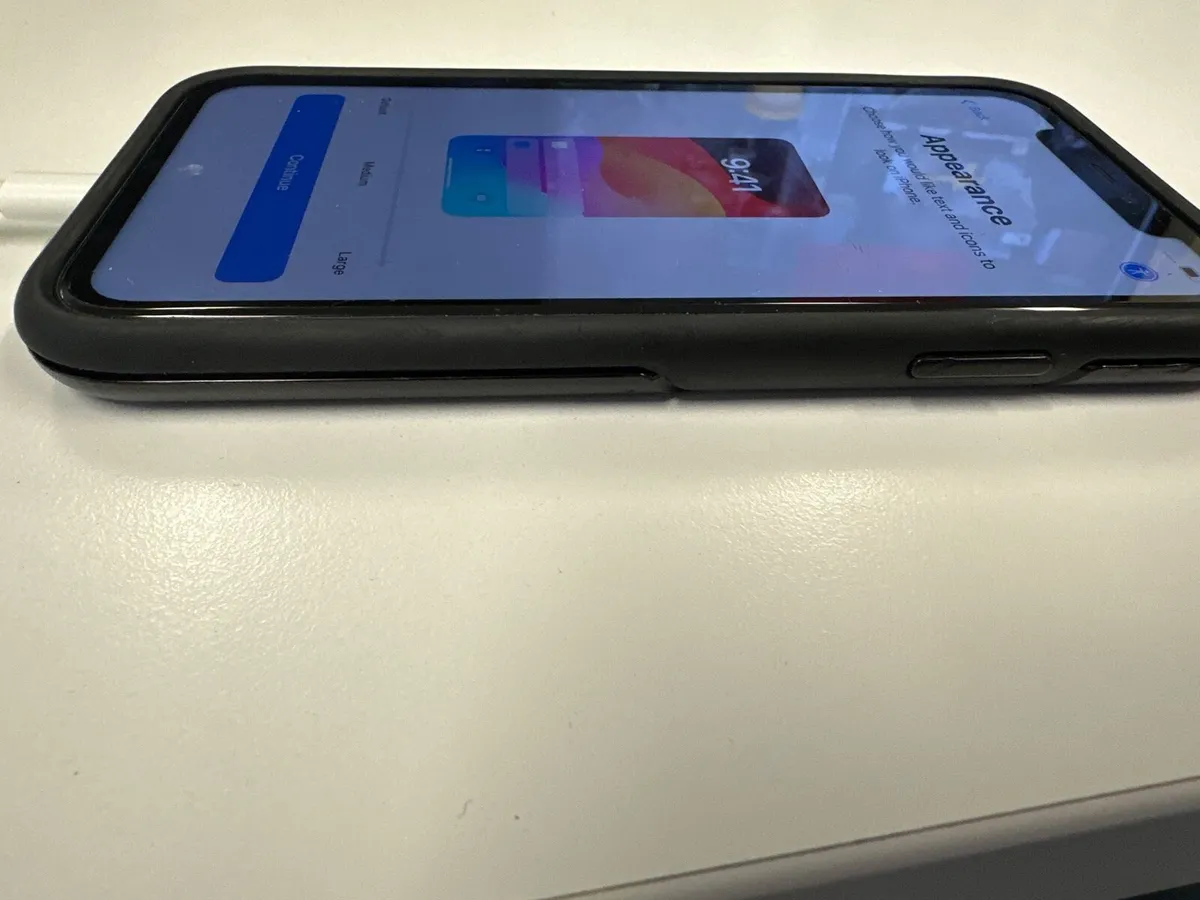 iPhone 11 64GB - Image 2