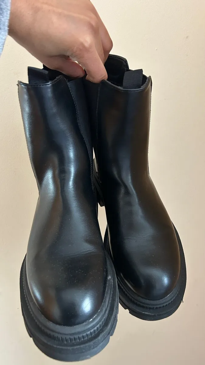 Black boots - Image 2
