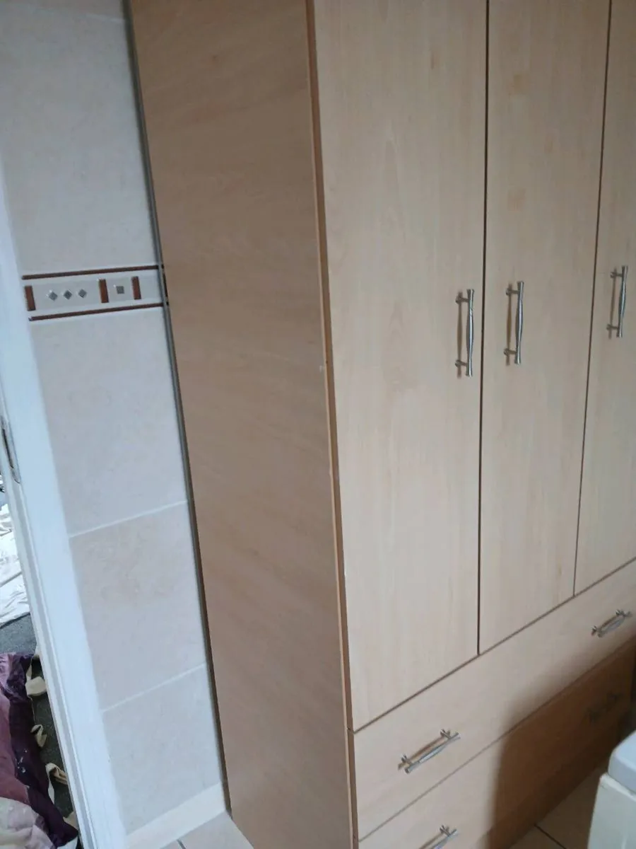 Bedroom wardrobe - Image 1