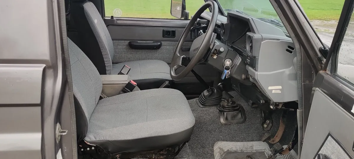 Toyota Land Cruiser 1990 - Image 3
