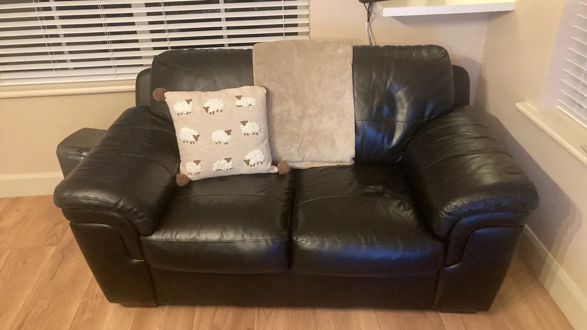 2 Seater sofa as new - Image 2
