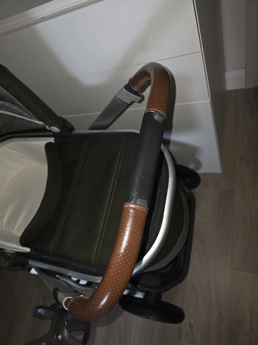 Fantastic cond Uppababy Vista V2 car seat isofix - Image 3