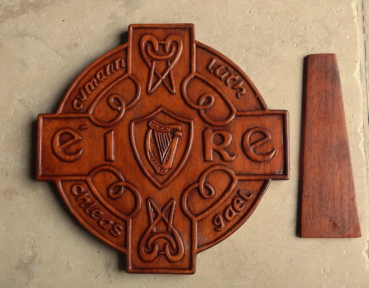 Cumann Luth Chleas Gael Wood Plaque - Image 1