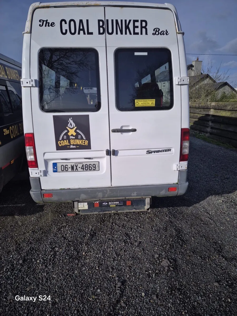 2006 Mercedes sprinter - 9 seater minibus - Image 2