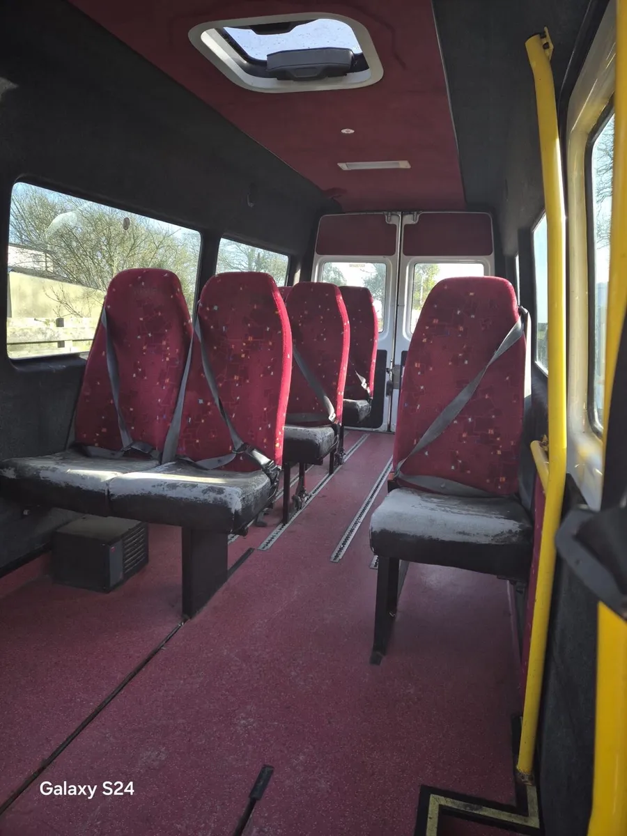2006 Mercedes sprinter - 9 seater minibus - Image 4