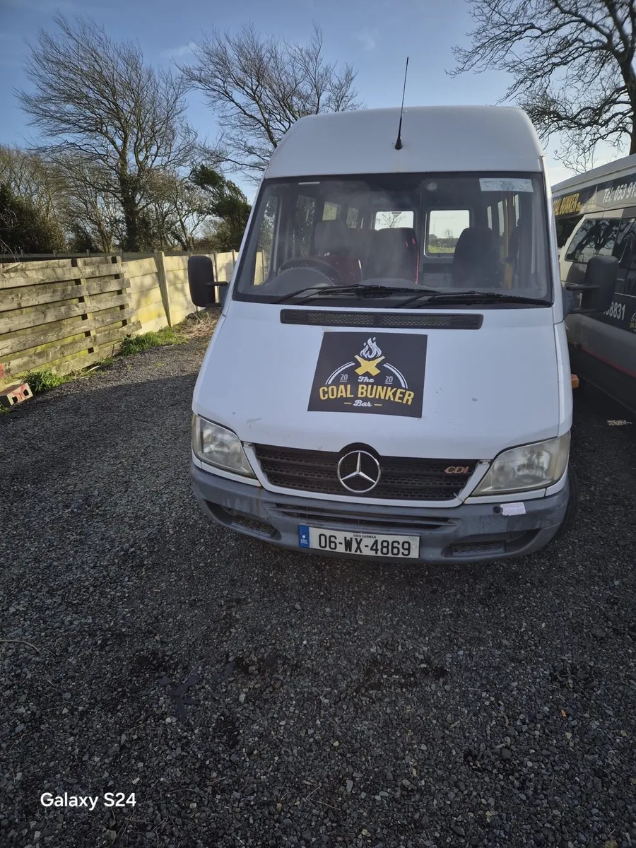 2006 Mercedes sprinter - 9 seater minibus - Image 1