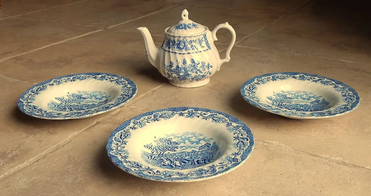 Vintage Myott Melody Teapot & Country Life Bowls - Image 1