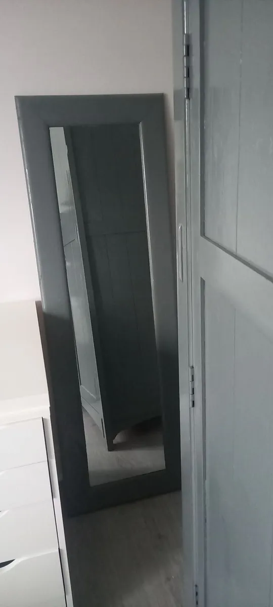 Wardrobe and mirror - Image 2