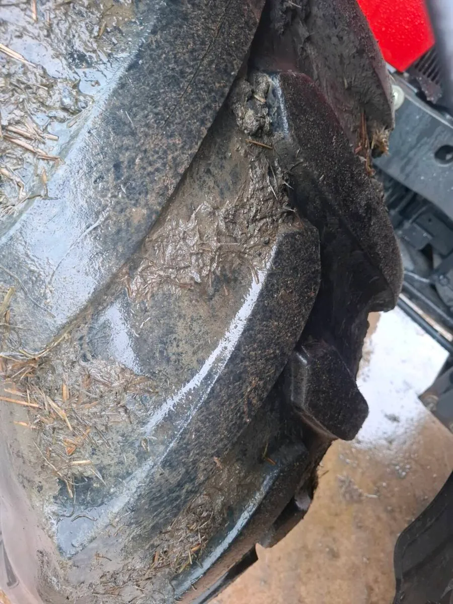 2 tyres 40% thread 420/70/28 - Image 1