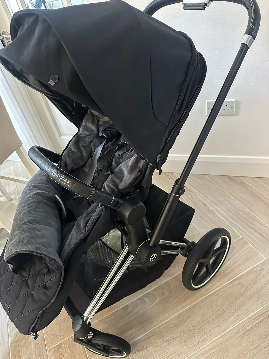 Cybex Platinum Pram & buggy plus iso fix car seat - Image 4