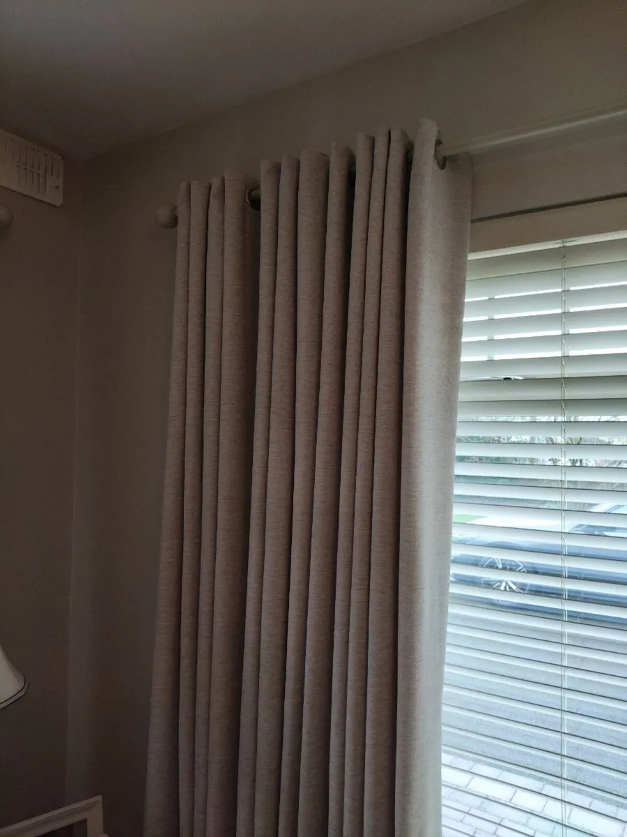 Curtains - Image 3