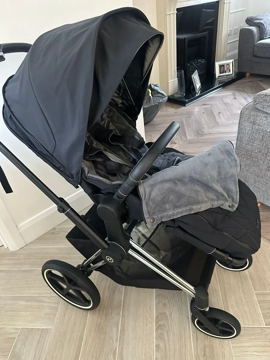 Cybex Platinum Pram & buggy plus iso fix car seat - Image 1
