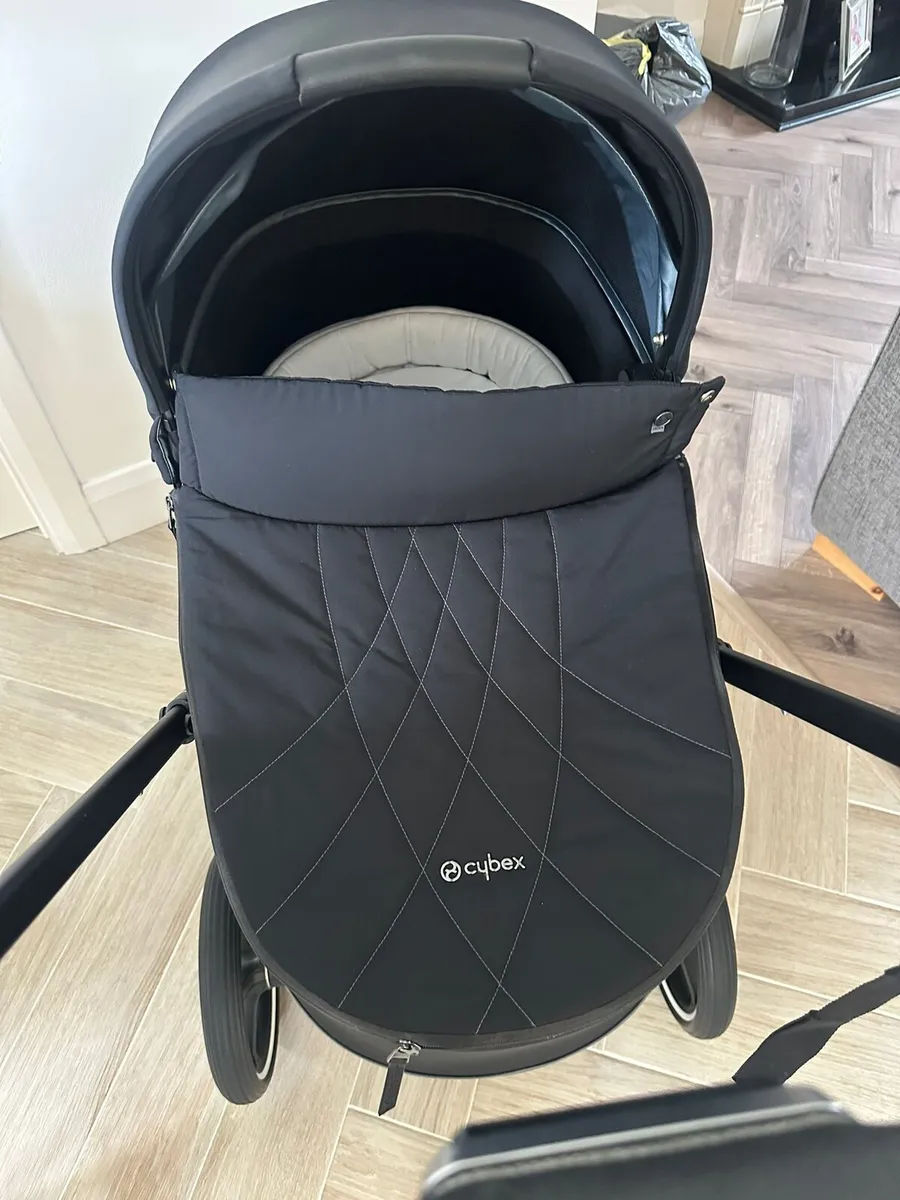 Cybex Platinum Pram & buggy plus iso fix car seat - Image 3