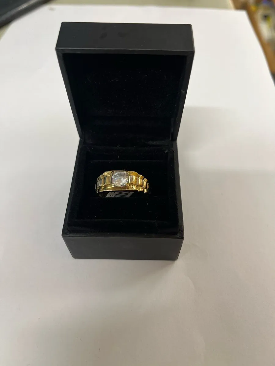 9 carat gold CZ ring - Image 2