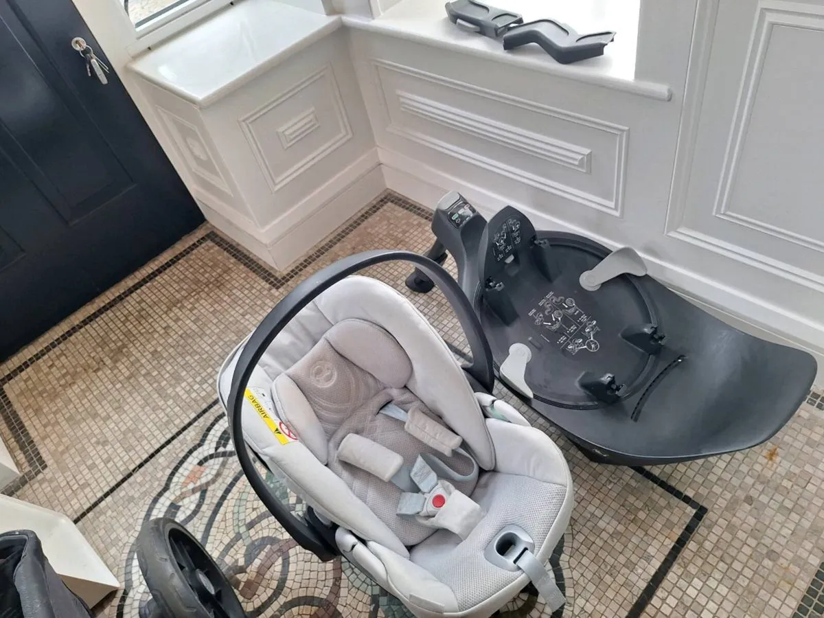 Cybex Baby Car Seat & Base - Image 2