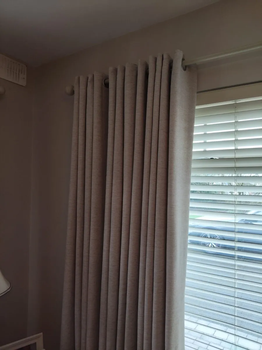 Curtains - Image 2