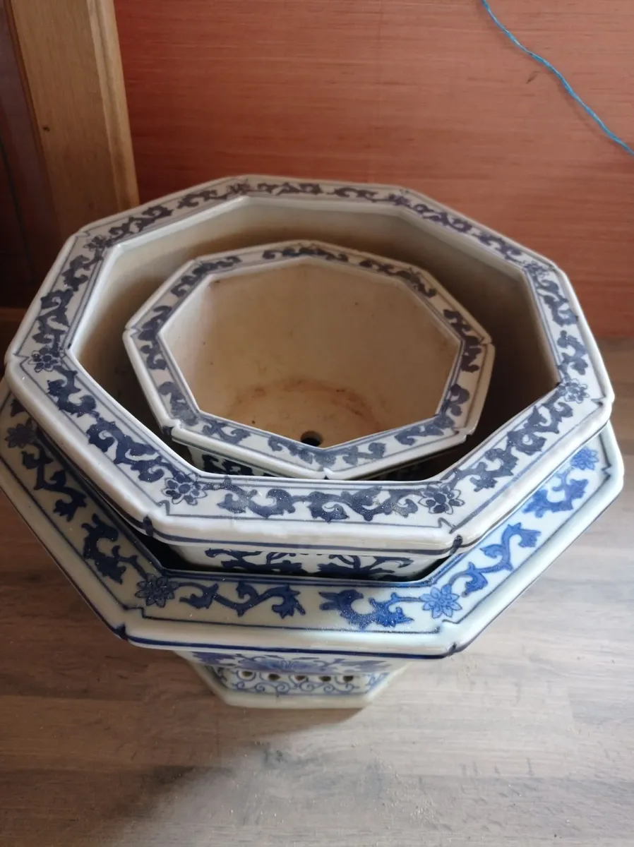 Chinese pots - Image 1