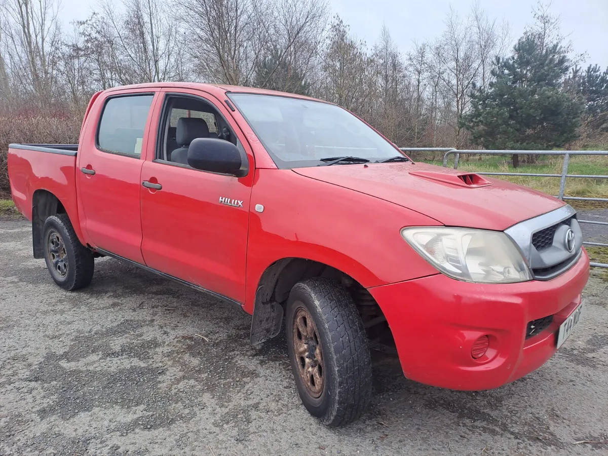 2010 Toyota Hilux 2.5 D4D Crew cab 95k mls only !! - Image 3