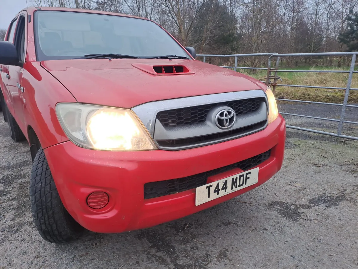 2010 Toyota Hilux 2.5 D4D Crew cab 95k mls only !! - Image 2