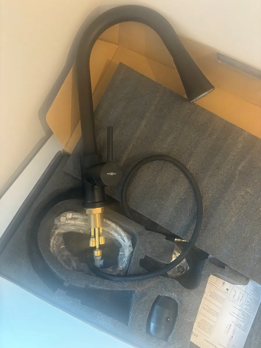 Black Kitchen tap - Image 1