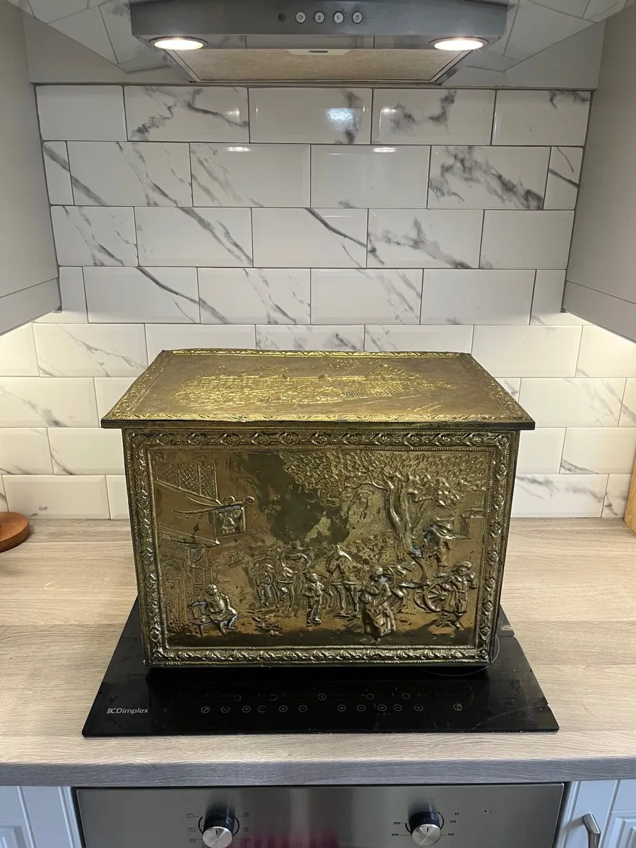 Embossed brass tinder box - Image 2