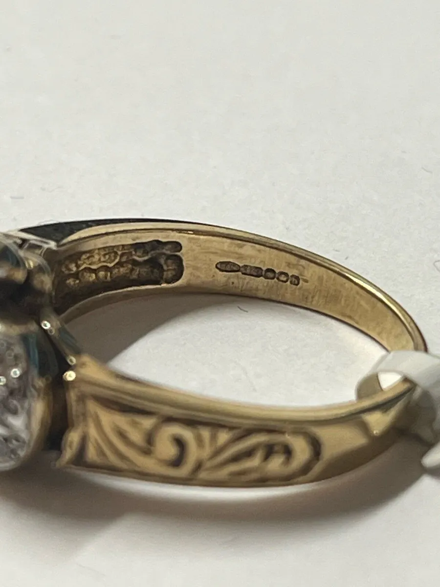 9k gold cz ring. - Image 4