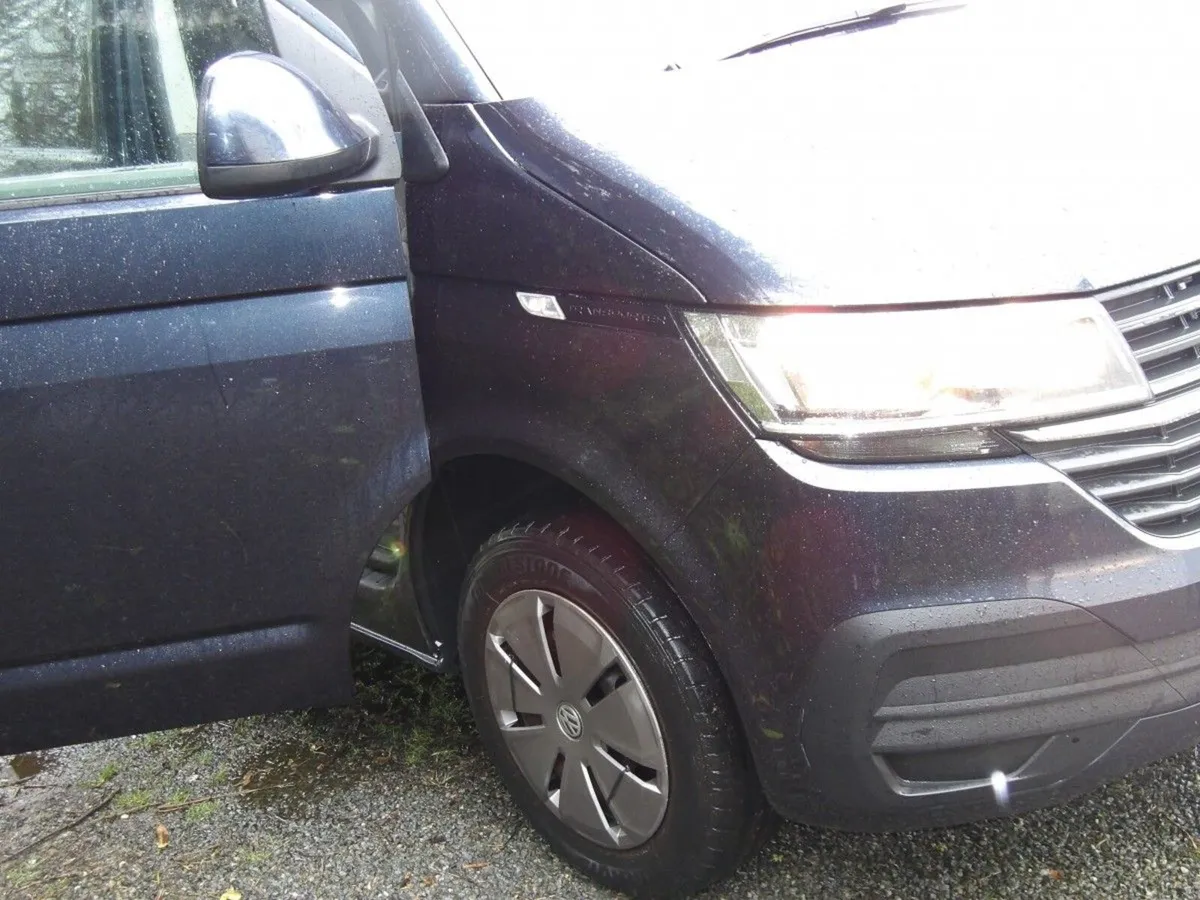 Volkswagen Transporter TRENDLINE T6 28 PVS T TDI 1 - Image 4