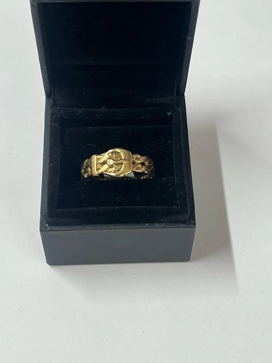 9k gold buckle ring. - Image 1