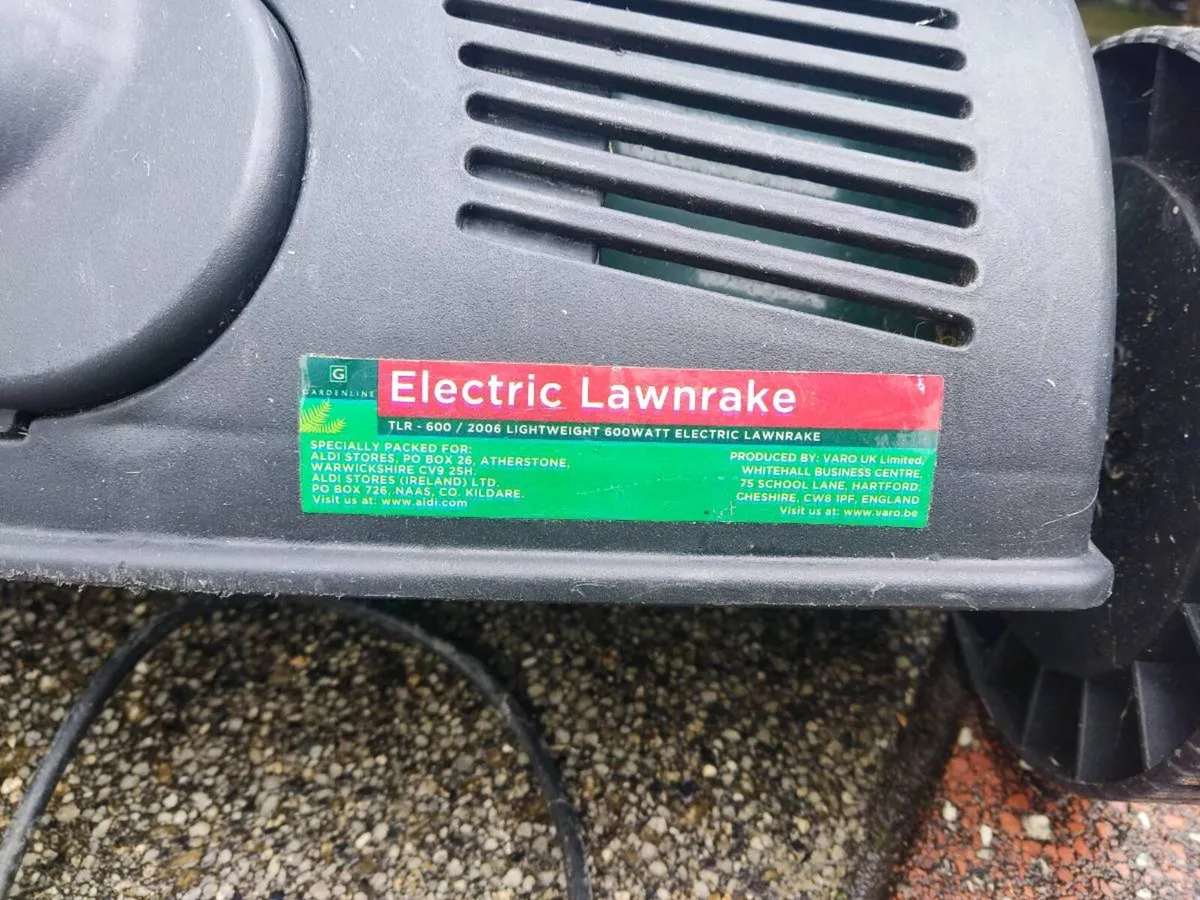 Varo Electric Lawnrake No more raking grass! - Image 3
