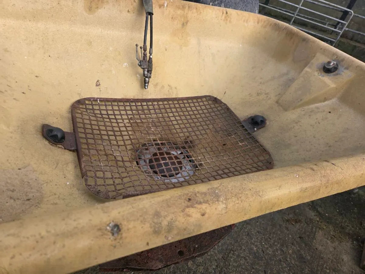 Fertiliser spreader - Image 2