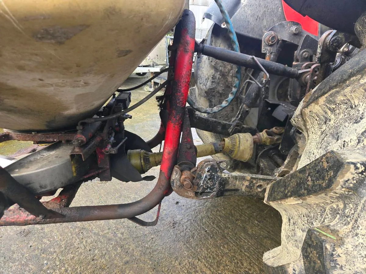 Fertiliser spreader - Image 3