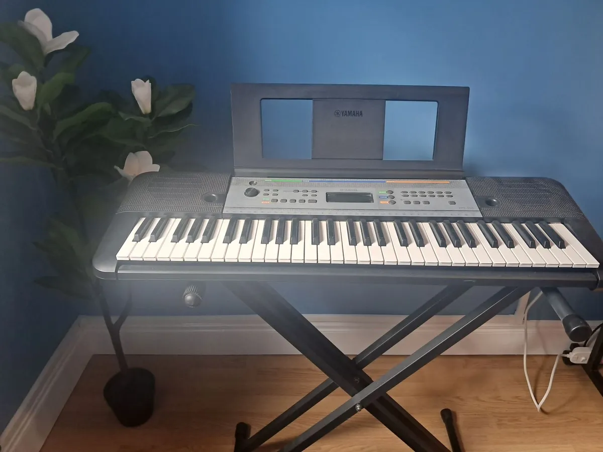 Yamaha YPT-255 electric Keyboard, stand and case - Image 2