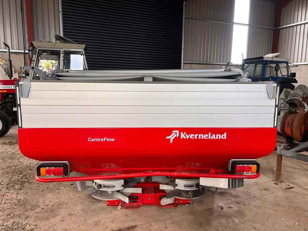 Kverneland Exacta CL fertilizer sower - Image 1